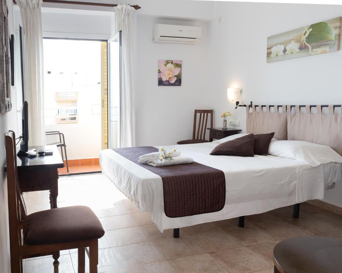 Hostal Yebisah Санта Еулалия дел Рио Екстериор снимка