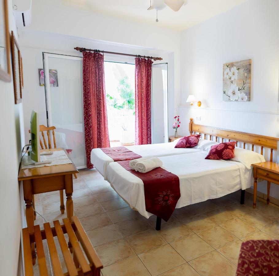 Hostal Yebisah Санта Еулалия дел Рио Екстериор снимка