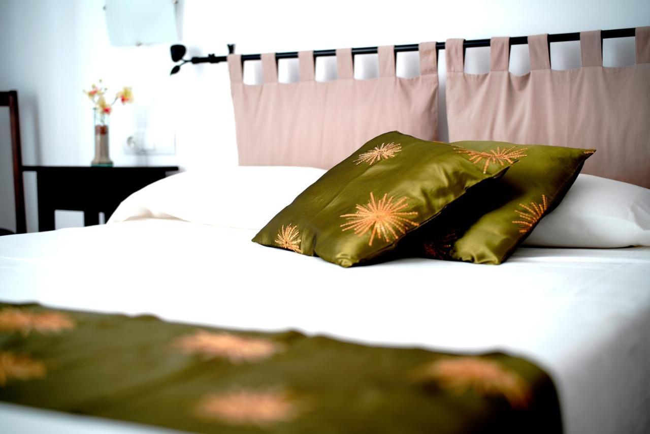 Hostal Yebisah Санта Еулалия дел Рио Екстериор снимка