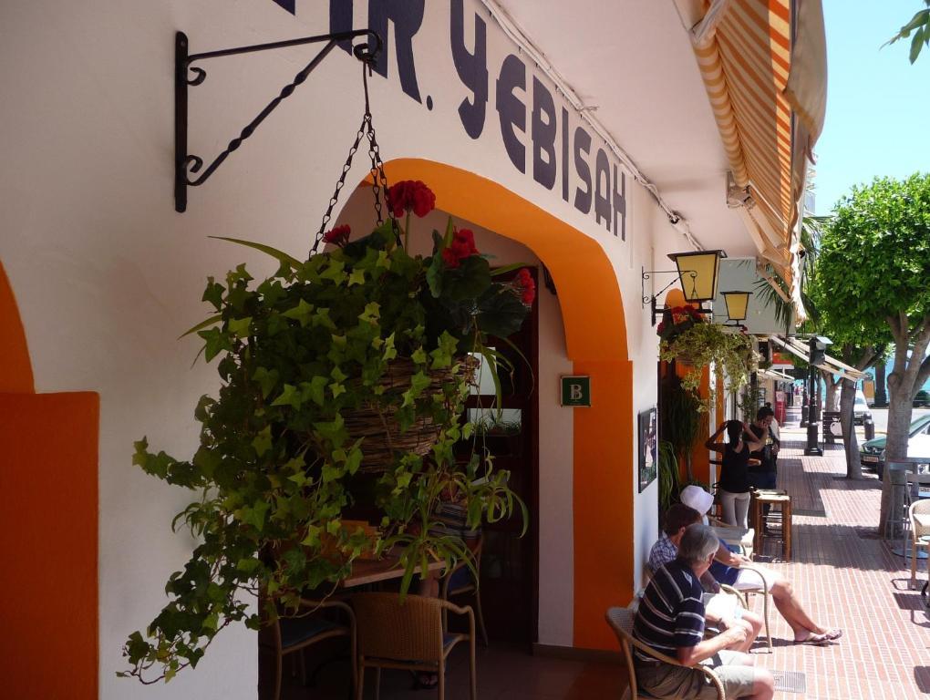 Hostal Yebisah Санта Еулалия дел Рио Екстериор снимка