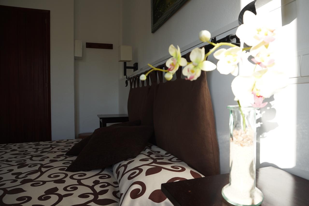 Hostal Yebisah Санта Еулалия дел Рио Екстериор снимка
